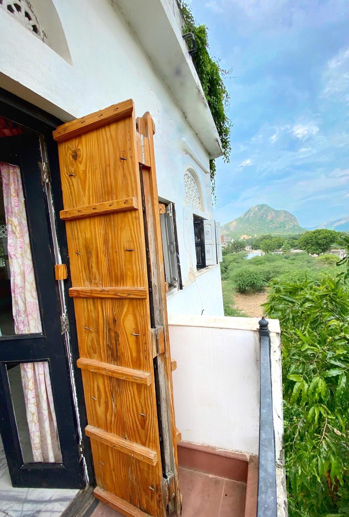 بوشكار Dia Homestay الغرفة الصورة